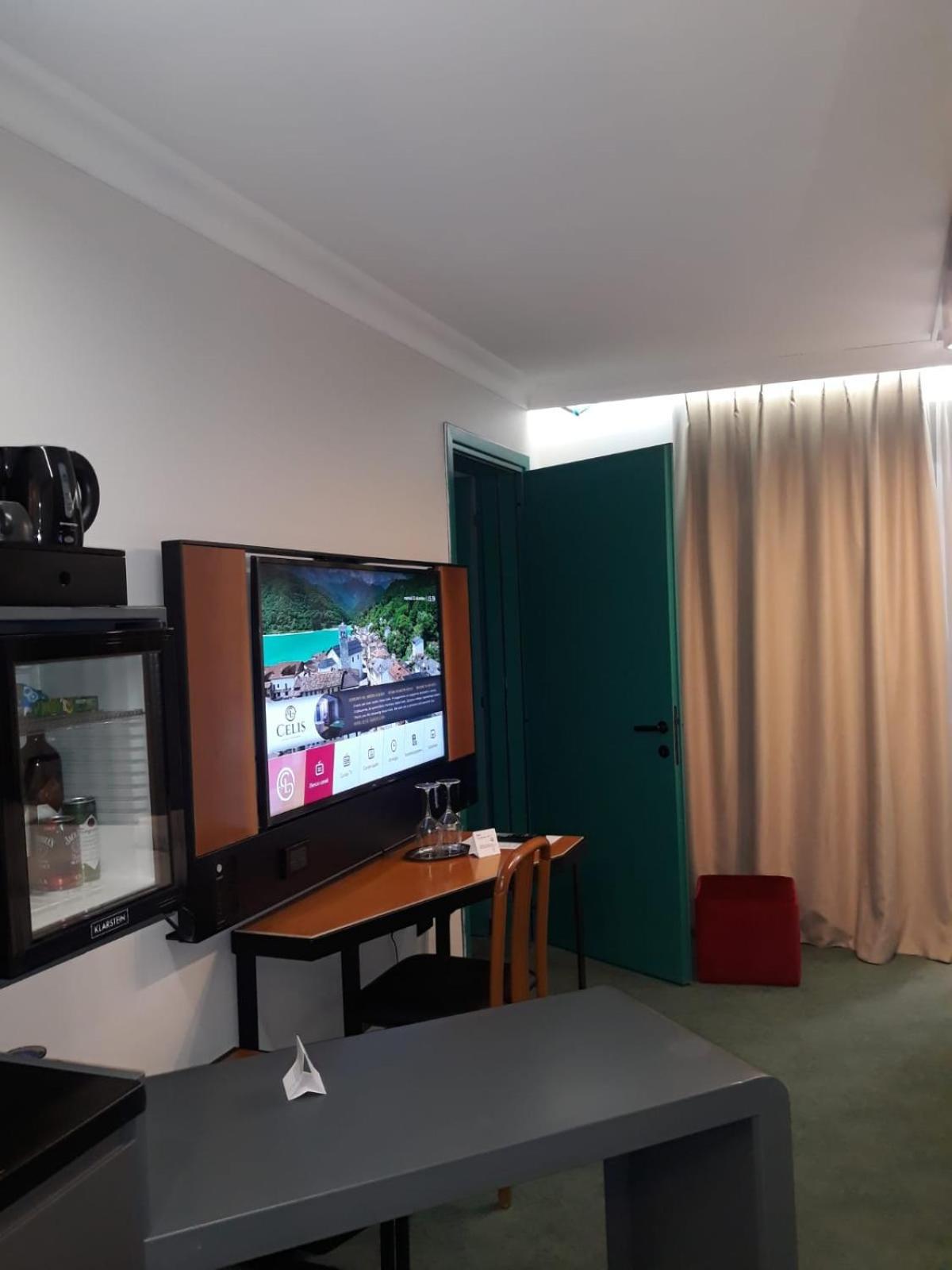 Hotel Celis Barcis Buitenkant foto