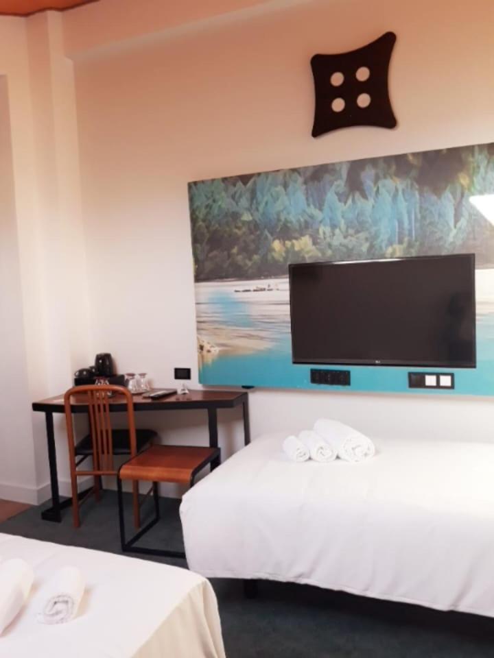 Hotel Celis Barcis Buitenkant foto