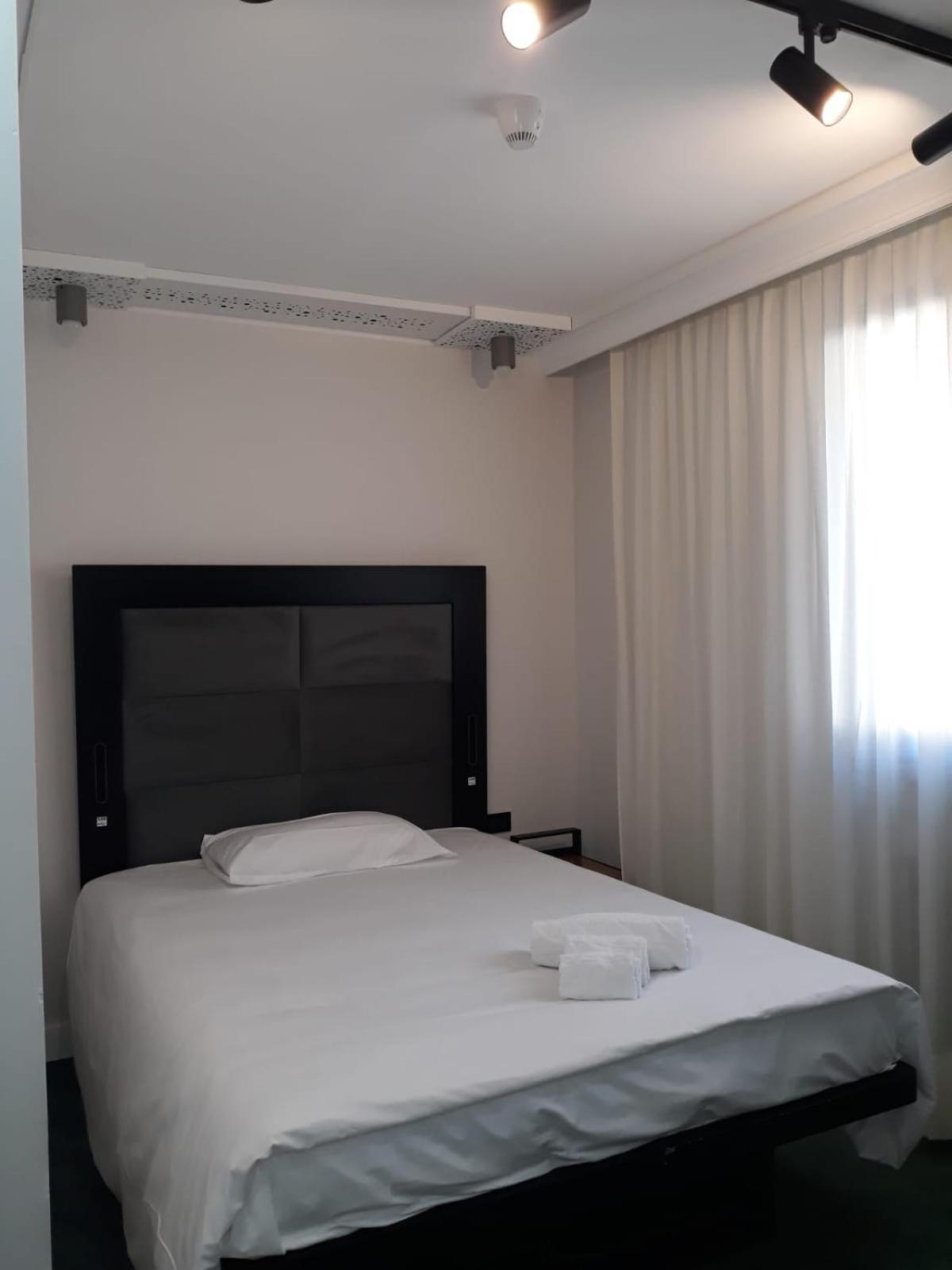 Hotel Celis Barcis Buitenkant foto